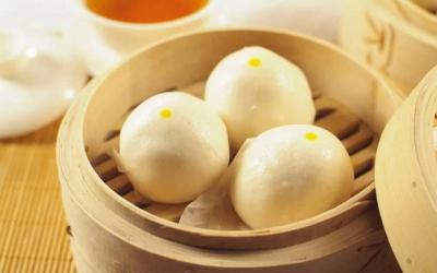 還在用清水蒸饅頭嗎？發(fā)面加“此物”，蒸出來(lái)的饅頭又香又軟！