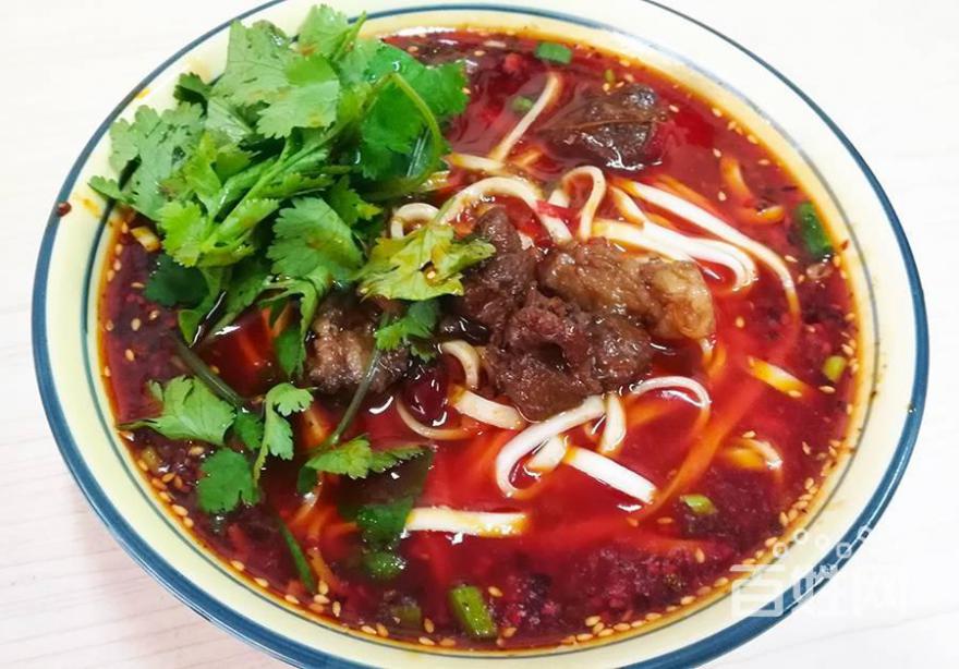 學(xué)做小吃培訓(xùn)要多少錢？培訓(xùn)小吃學(xué)校好不好？