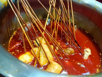 熱鹵串串技術(shù)培訓(xùn)多少錢(qián)？揭秘炸串制作