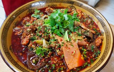 哪有專(zhuān)門(mén)培訓(xùn)正宗冒菜的學(xué)校？冒菜加盟培訓(xùn)市場(chǎng)分析